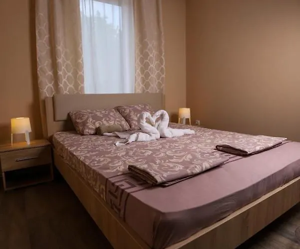 アパート Nera De Lux ベラ・ツルクバ