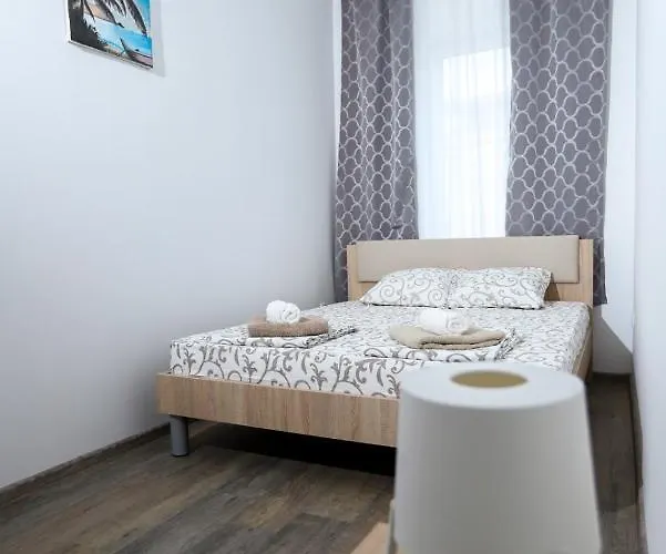 Nera De Lux * ベラ・ツルクバ